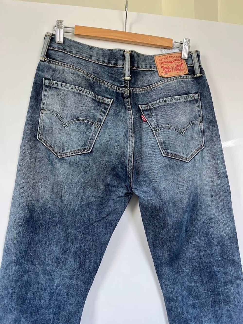 Levi's 522 Slim Taper Jeans 32x32 mens Med wash Faded Discontinued 2014